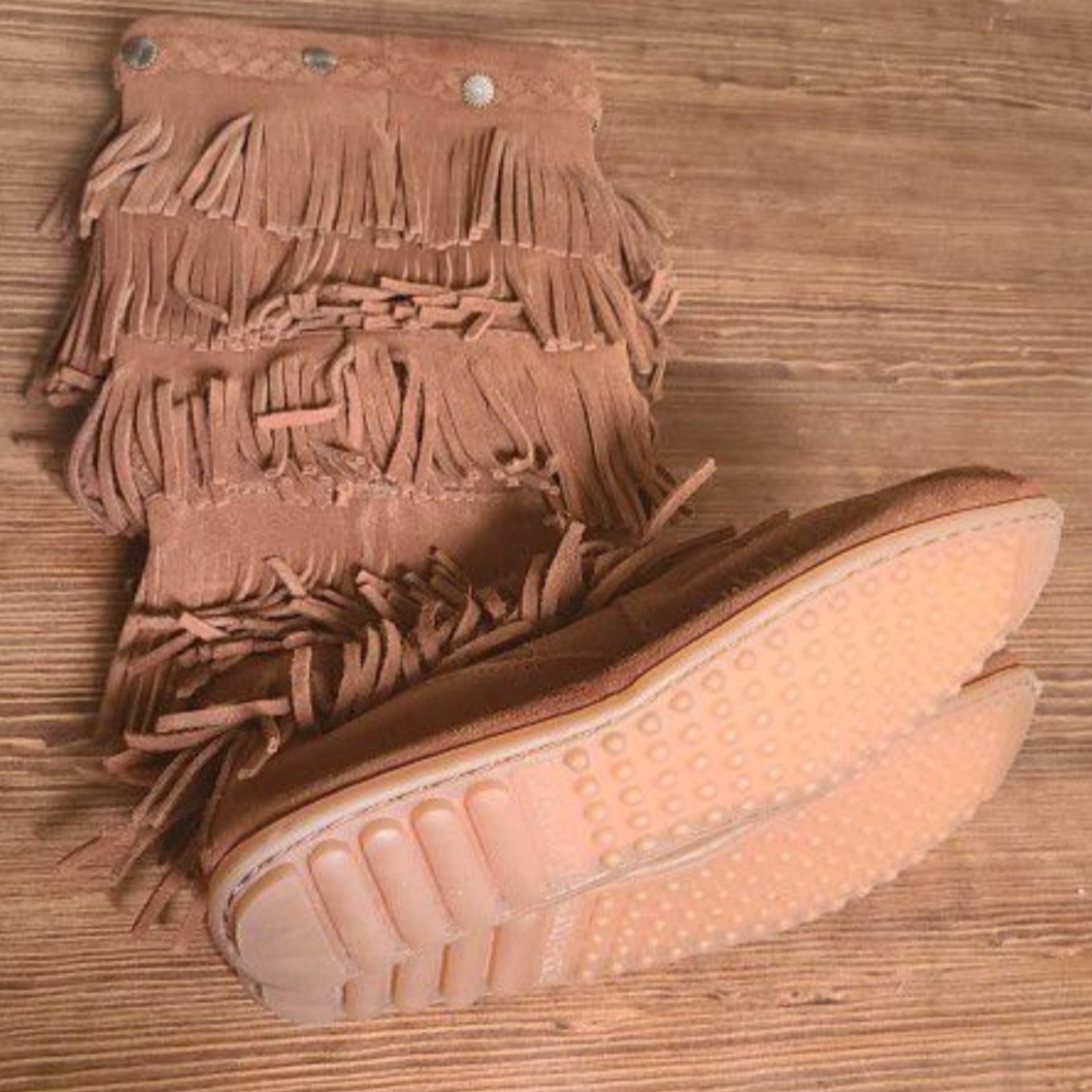 Light Brown Minnetonka 5 Layer Boots NEVER WORN Size 10